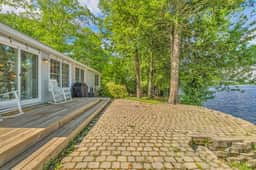 Lakeside Retreat w Jacuzzi ·Kayak Dock & Fire Pit