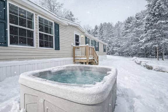 AcadiaWinterport Retreat W/Jacuzzi Bangor